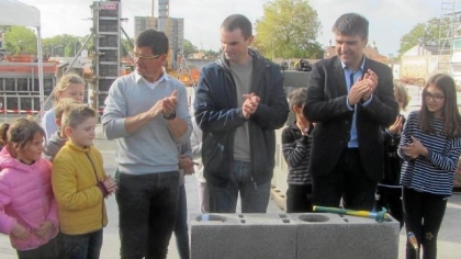 Pose de la première pierre à l'école de Challans